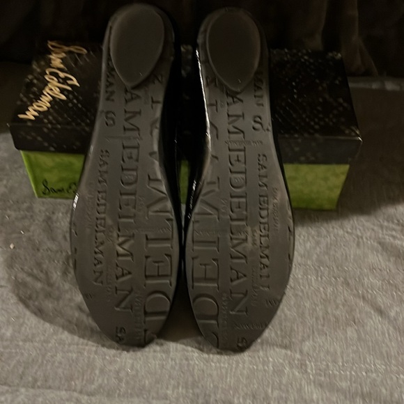 Sam Edelman Black Flats with Tan Details - Picture 4 of 4